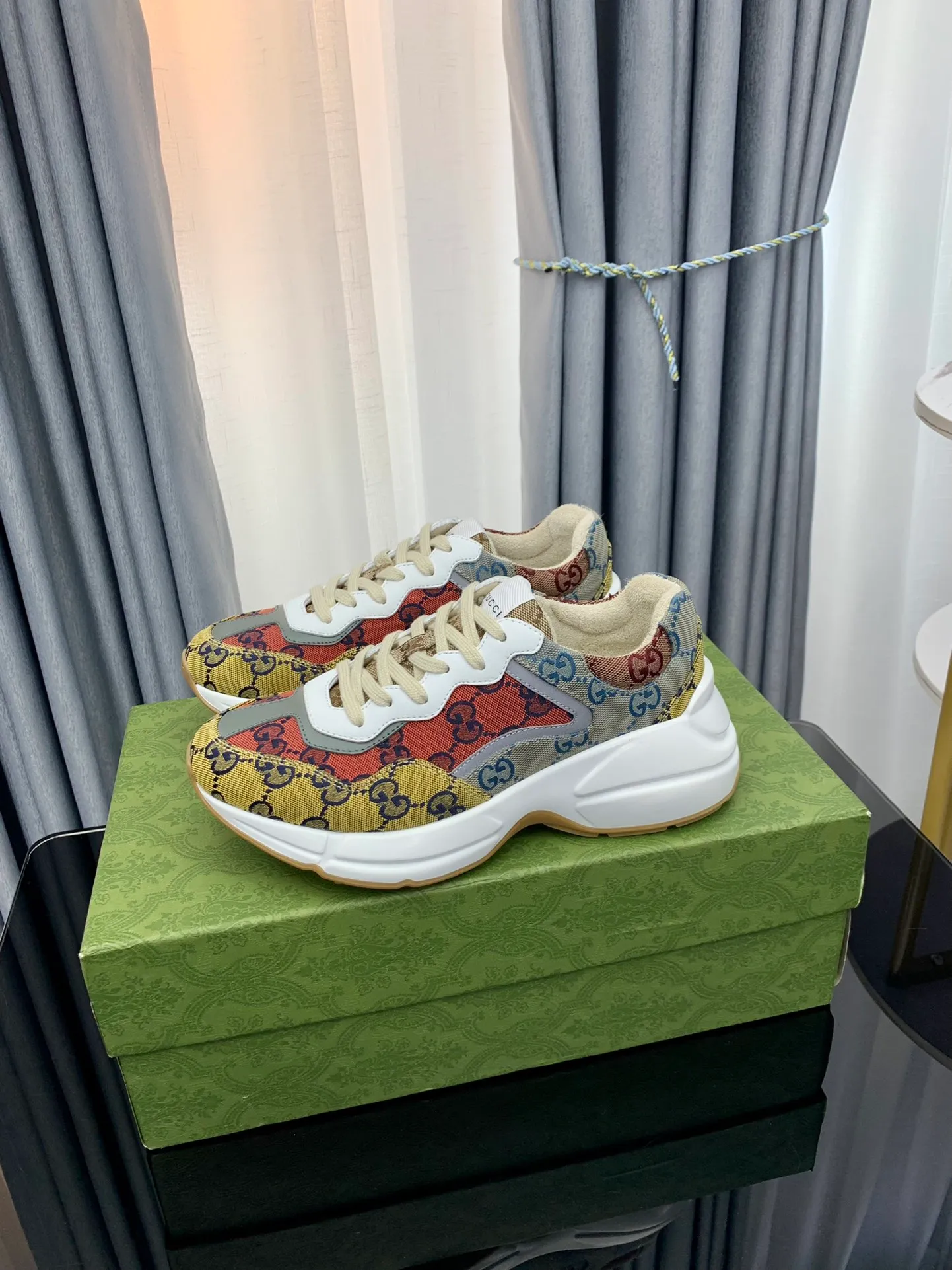 👟👟Ex-factory price 480👟👟 Gucci dad shoes for couples, distressed leather horn-shaped retro jogging shoes. The Balenciaga grandpa trend has subsided, ushering in GUCCI dad shoes, the trend leader in the fashion industry. The original shoes are molded and the original last is made by the Italian handmade foundry! [Gucci original dad shoes] Original surface: imported calfskin! Lining: Grade A hybrid lambskin! Outsole: The highest restoration sole. TPU material plus wear-resistant foam (anti-wear cushioning) ivory leather has been processed with an old-fashioned effect. The sole is 5cm high! The comfort level is excellent, killing all high-end versions on the market! Original logo outsole! 👣Size: Women’s size 35-40. Men's size 38-45. Women's heel with 🈚️logo! Men's heel with 🈶️logo!